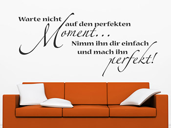 Warte nicht... Wandtattoo Spruch ber dem Sofa