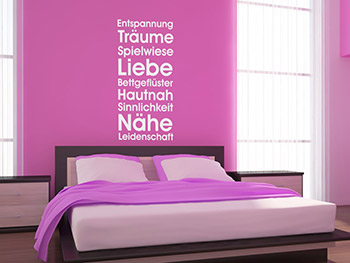 Wandtattoo zum Thema Bett als Highlight auf farbiger Wand