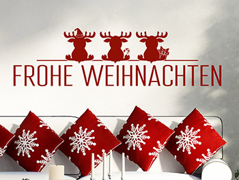 Weihnachtliches Wandtattoo Niedliche Weihnachtselche in rot ber dem Kamin